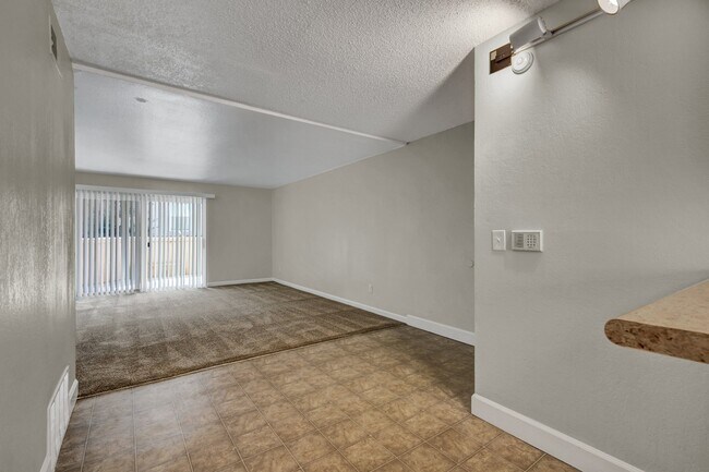 Building Photo - 3140 Van Teylingen Dr