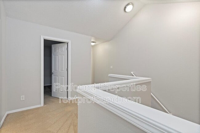 Building Photo - 2310 NW Roseburg Terrace