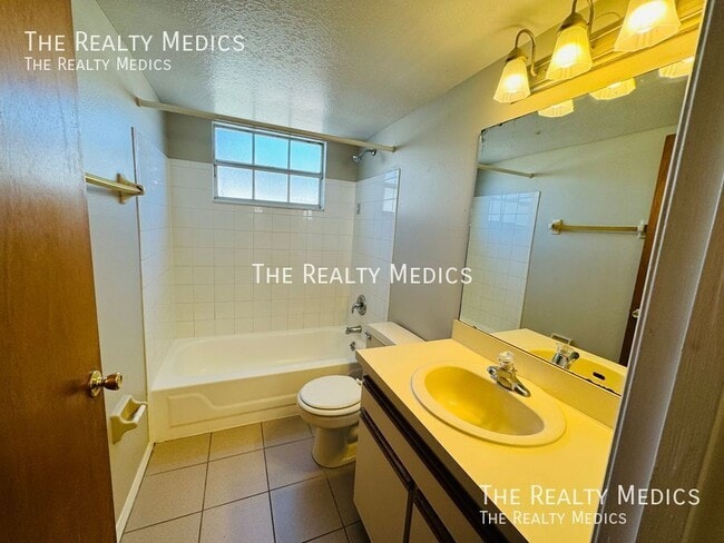 Building Photo - 5012 Laguna Bay Cir