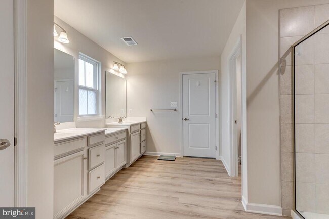 Building Photo - 112 Sherman Wy