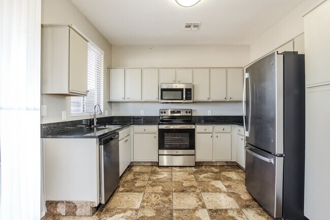 Building Photo - 1410 E June St