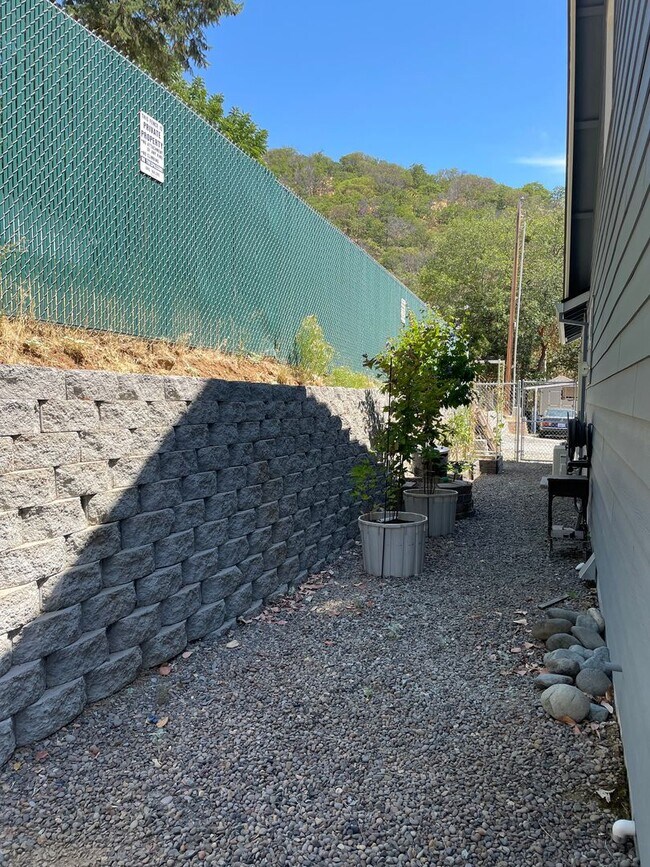 Building Photo - Beautiful 2 Bedroom 1.5 Bath 2 Story Home-...