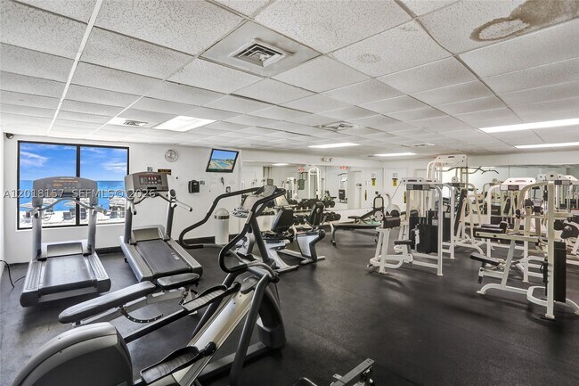 Building Photo - 3725 S Ocean Dr
