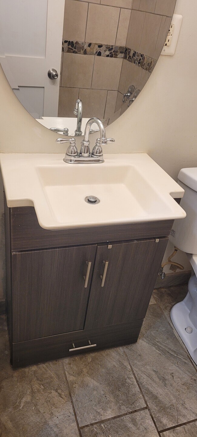 Building Photo - 1248 16th St NE