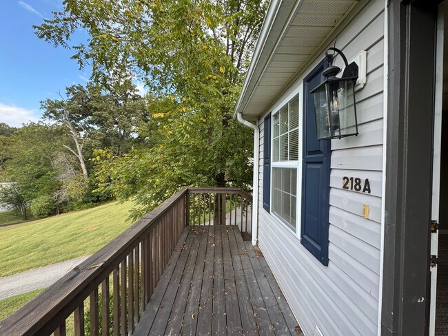 Building Photo - Candler - 2 Bedroom Available Now