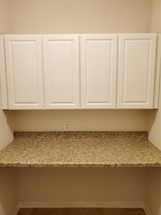 Building Photo - 2715 Falling Forest Ct