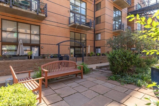 Building Photo - 930 Acoma St