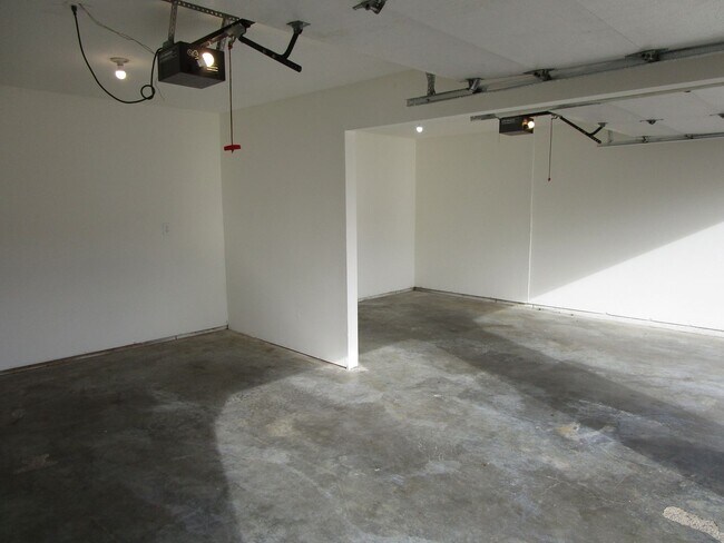 Building Photo - 5005-5007 Carrie Ridge Dr.