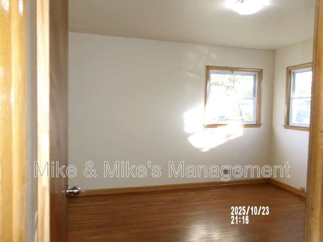 Building Photo - 4926 N 54th St