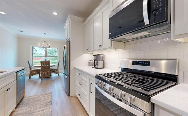 Building Photo - 585 Freedom Trail