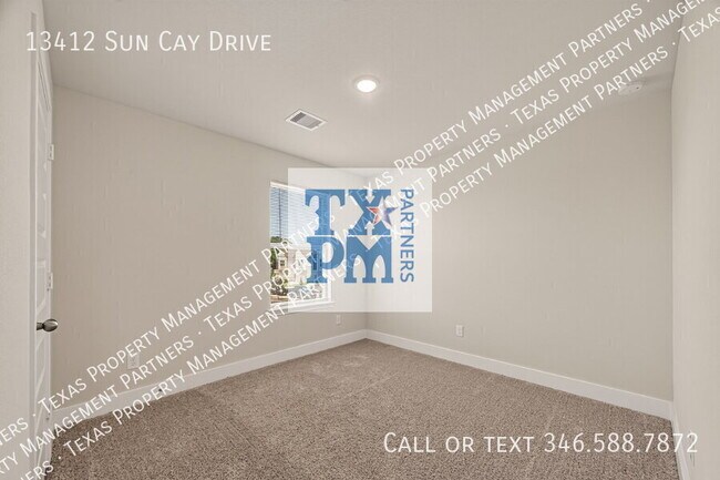 Building Photo - 13412 Sun Cay Drive