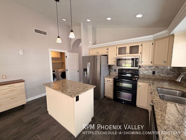 Building Photo - 8461 W Audrey Ln