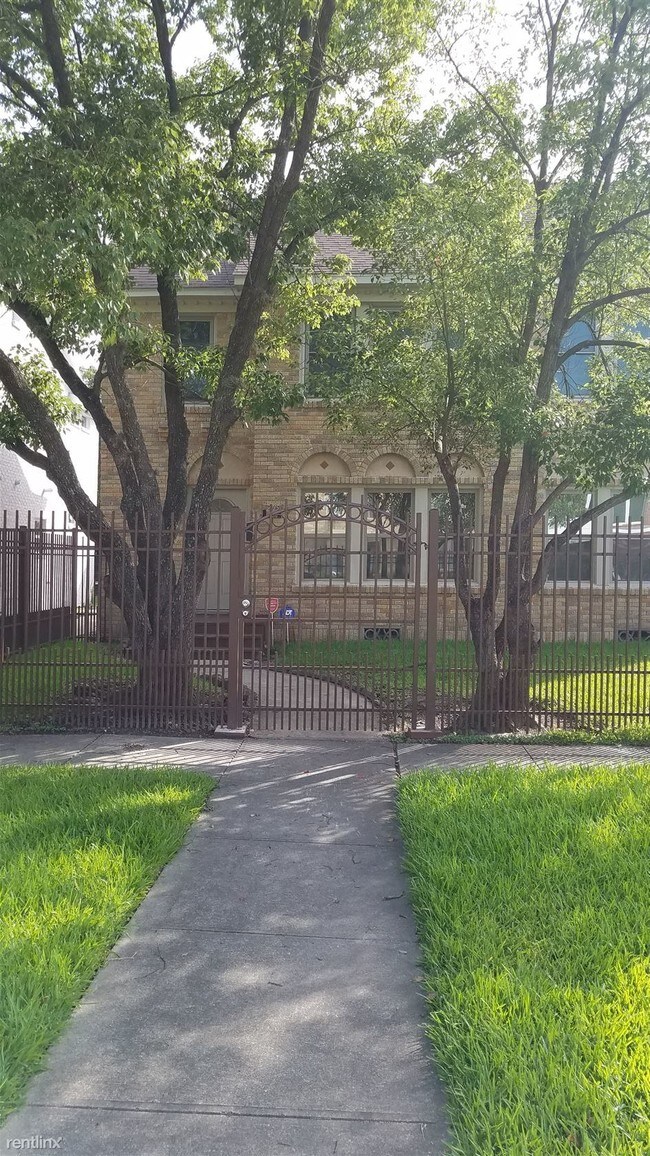 Building Photo - 1 br, 1 bath Duplex - 2715 Cleburne St Apt...