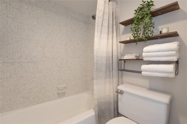 Building Photo - 300 Bayview Dr