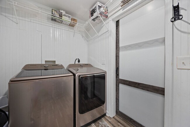Building Photo - 347 Seabreeze Dr