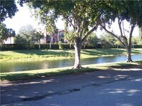 Building Photo - 1140 Lake Victoria Dr