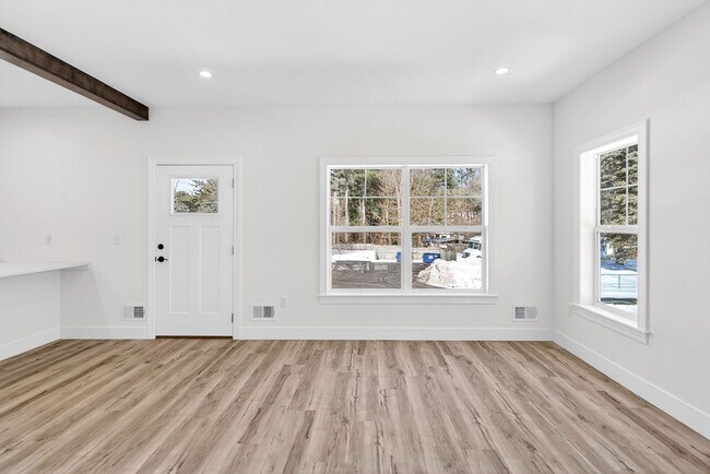 Building Photo - Hemlock Manor