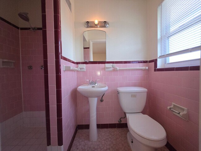 Building Photo - Bull St