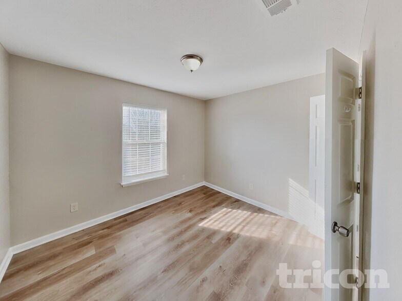 Building Photo - 673 Mable Dr