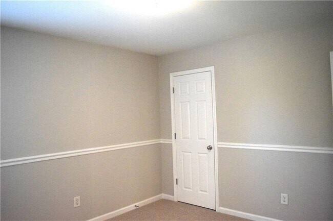 Building Photo - 5780 Weddington Dr