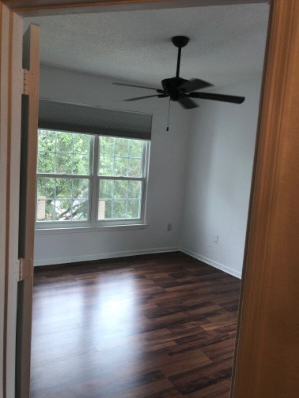 Building Photo - 8301 Elm Park Dr