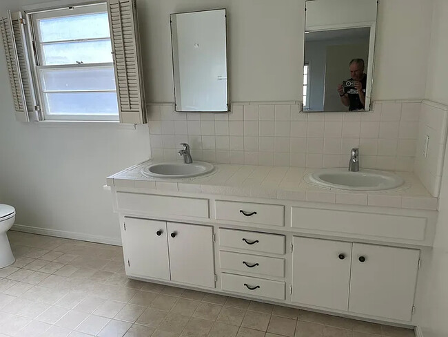 Upstairs Bathroom - 472 32nd St