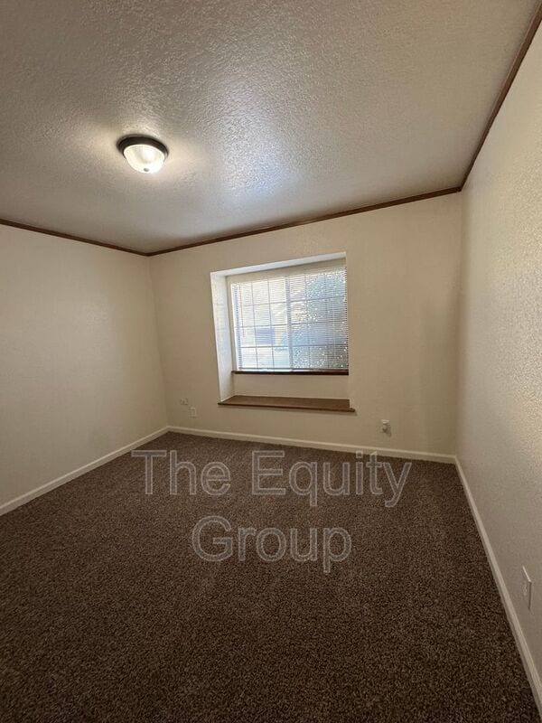 Building Photo - 736 S Linwood St