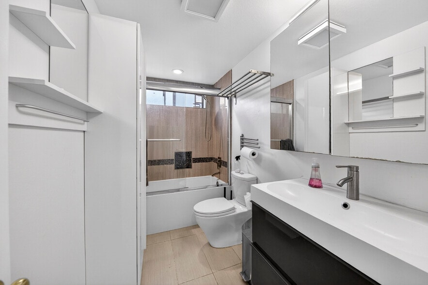This well appointed shared bathroom offers a jetted tub bringing spa-like comfort to everyday living - 5214 Dawes Ave