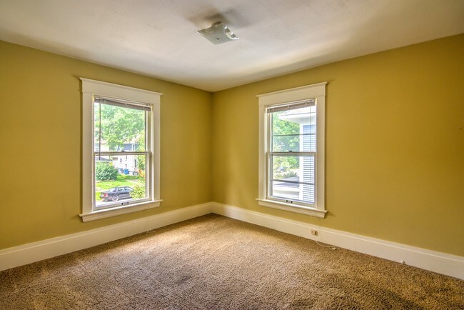 Building Photo - 52 Richards Ave NW