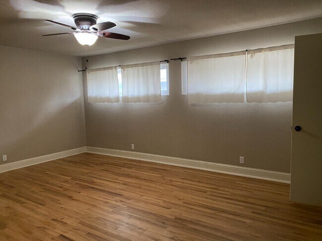 Building Photo - 139 W Santa Ana Ave