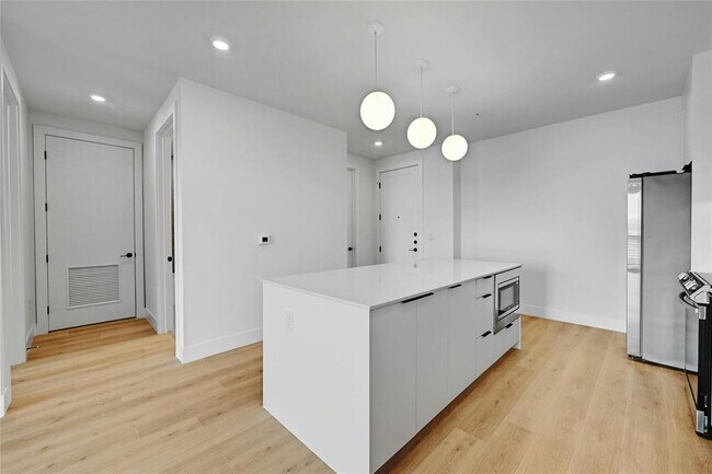 Building Photo - 1701 Simond Ave Ave