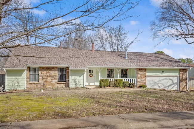 Building Photo - 2110 Loren Cir