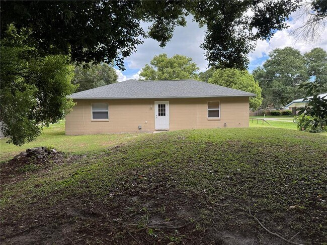 Building Photo - 215 Pinehurst Dr