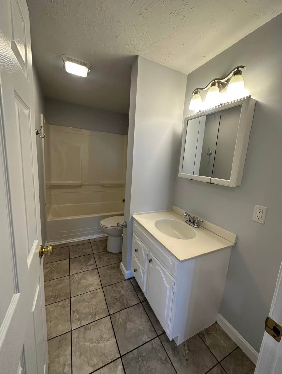 General bathrooms - 28 Lexington St