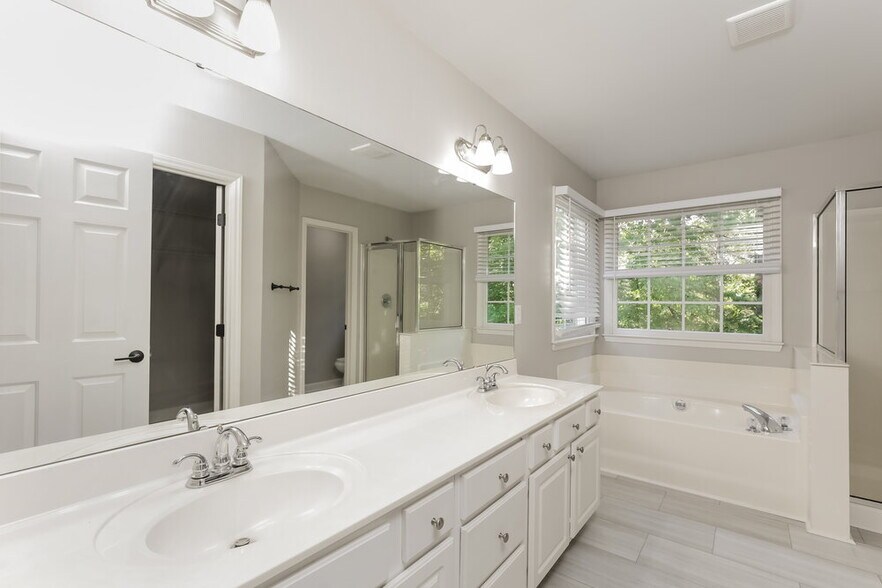 Building Photo - 3617 Dewing Dr