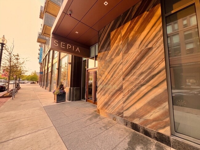 Building Photo - 32 Traveler St