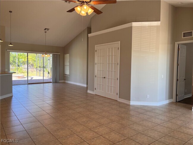 Building Photo - 1521 SW 22nd Pl