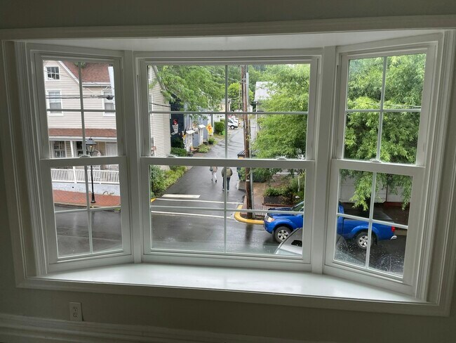 Building Photo - 201 Union St