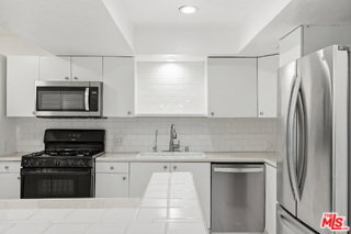 Building Photo - 1037 N Vista St