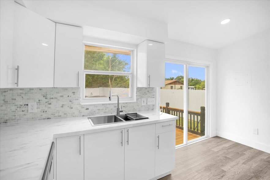 Building Photo - 1730 Avenue C NE