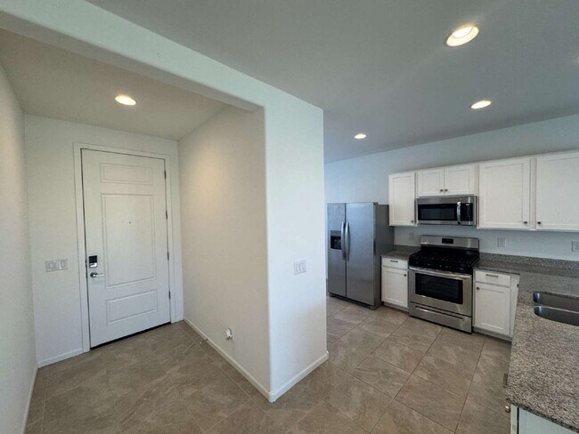 Building Photo - 32067 N Wayne Ln