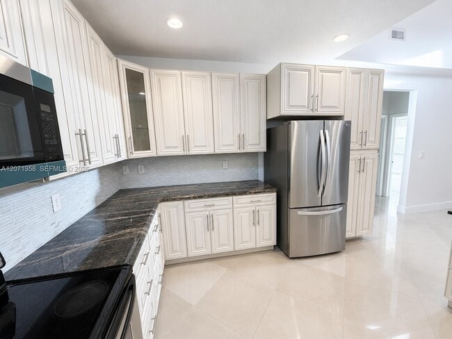 Building Photo - 8142 Silver Palm Ct
