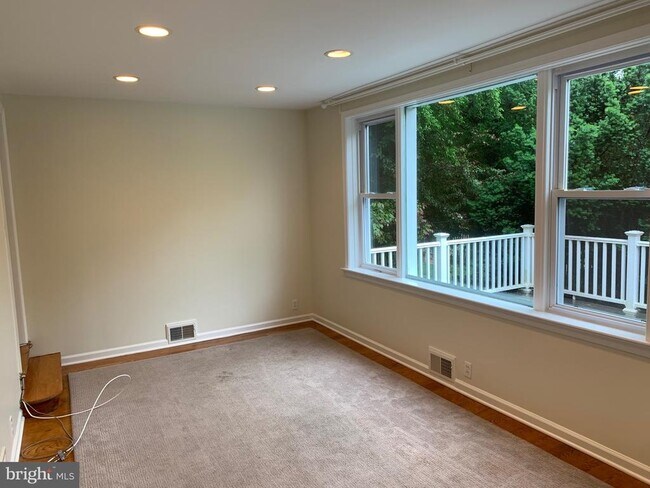 Building Photo - 1524 Knox Rd