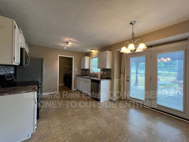 Building Photo - 420 Mangum Ct
