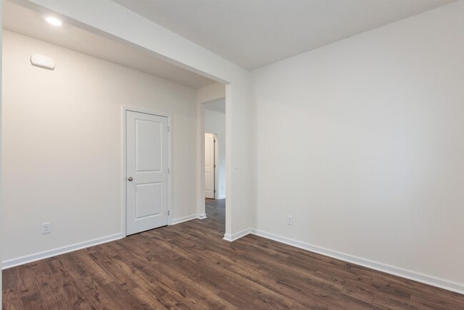 Building Photo - 5513 English Holly Wy