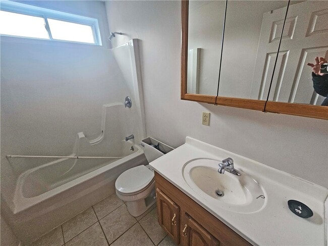 Building Photo - 118 Main St