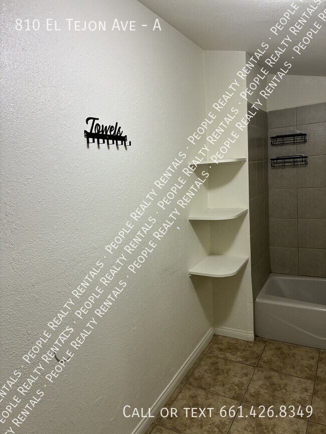 Building Photo - 810 El Tejon Ave