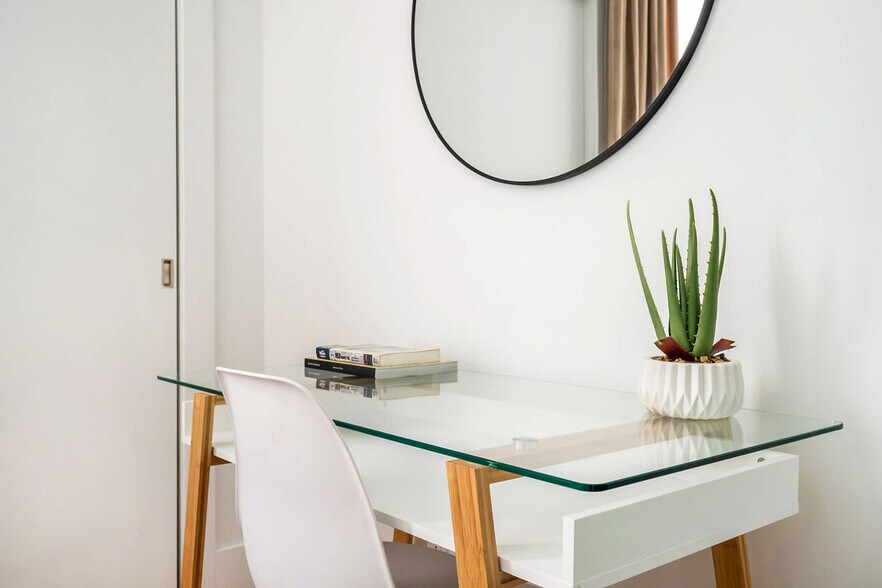 Building Photo - 317 E 78th St