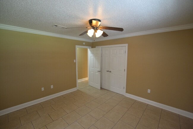 Building Photo - Must See!  Beautifully remodeled 3 bedroom, 2 bath home in Park Forest - Oakcrest Subdv