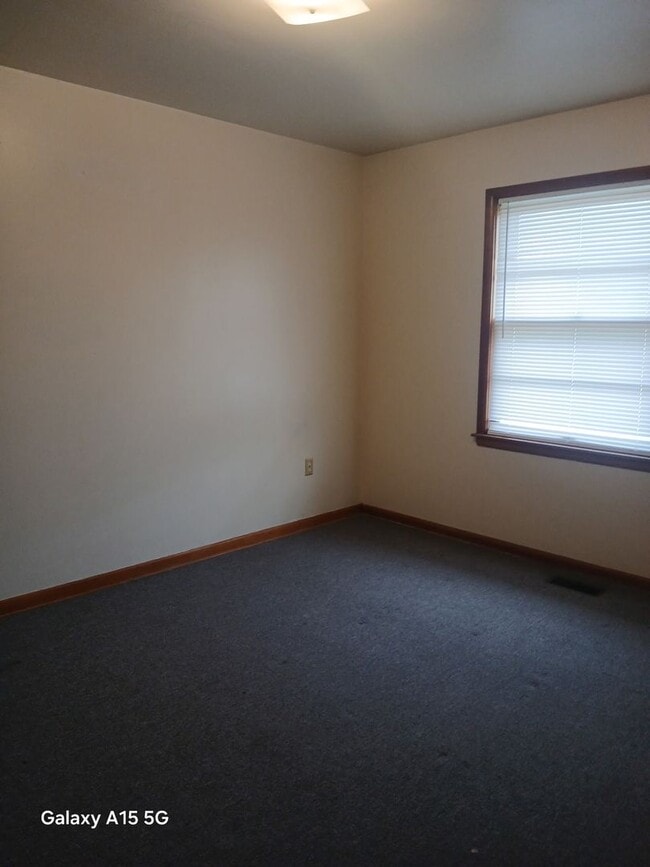 Building Photo - A charming 3 Bed 1 1/2 Bath House